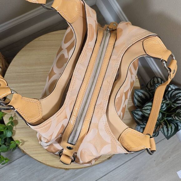 Coach Maggie Madison Op Art Bag - Picture 13 of 16